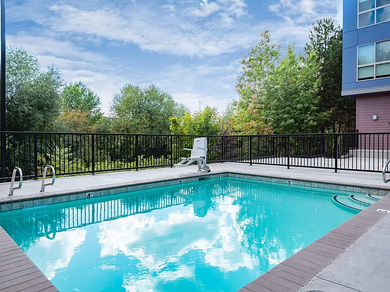 Windsor at Amberglen Apartments | Pool
