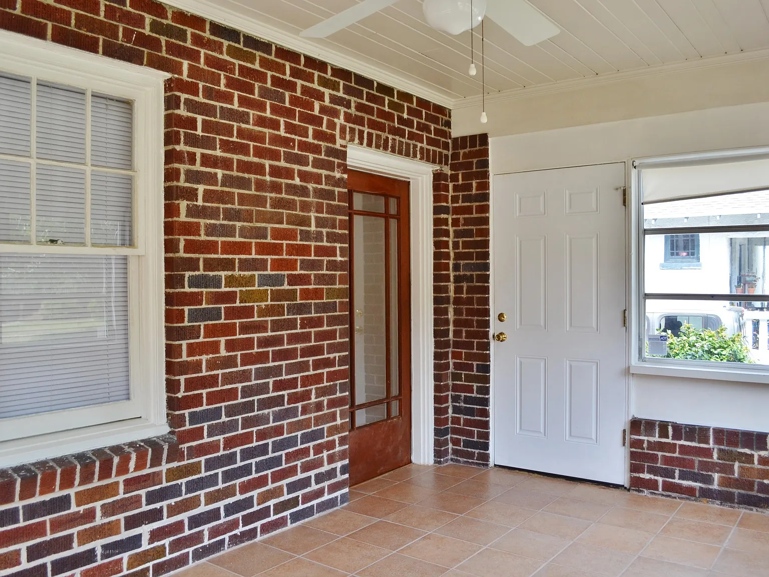 2 bed, 1.0 bath, 1574 sqft, $1,700 — Photo 4
