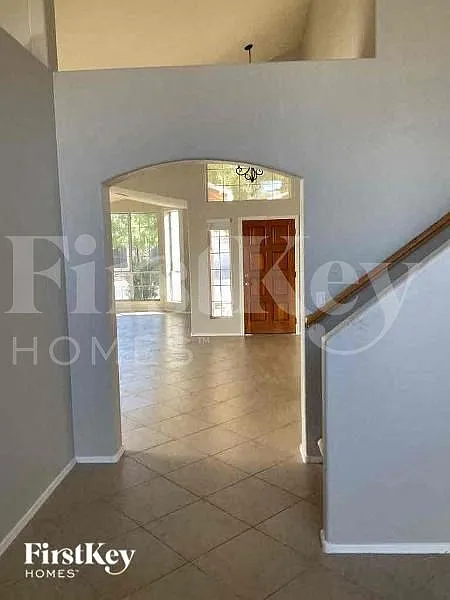 5 bed, 2.5 bath, 2969 sqft, $2,915 — Photo 3