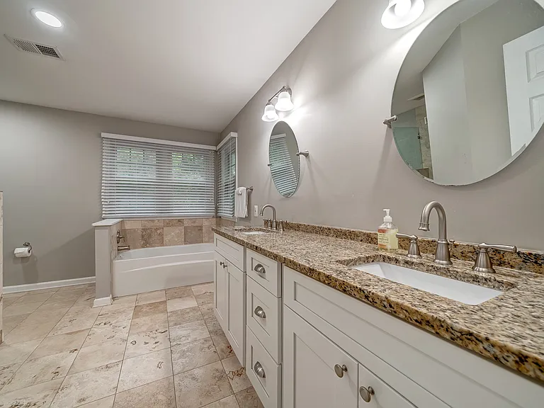 1219 Rowland Dr — Photo 33