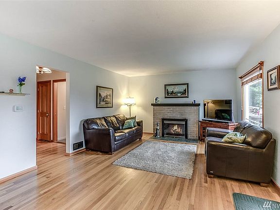 3rd image of 202 62nd Ave NE
