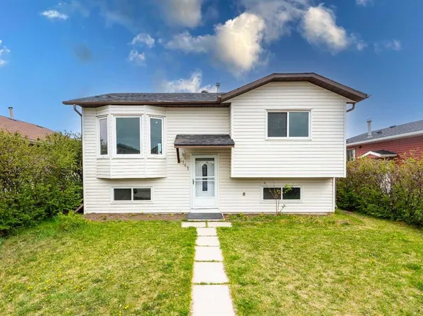 141 W Falshire Close NE, Calgary, AB T3J 3A2