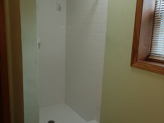 4th image of 700 Gordon Lewis Dr SE