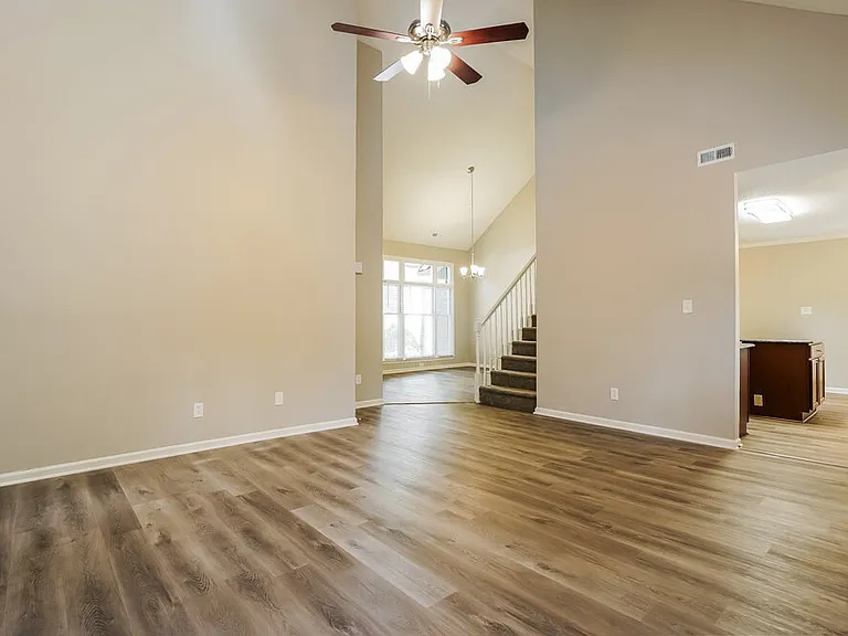 1011 Laurens Way — Photo 5