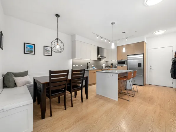 3205 Mountain Hwy #301, North Vancouver, BC V7K 0A3