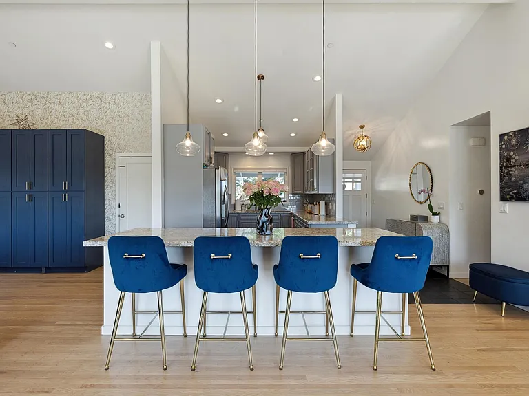 Island, pantry / play area, entry