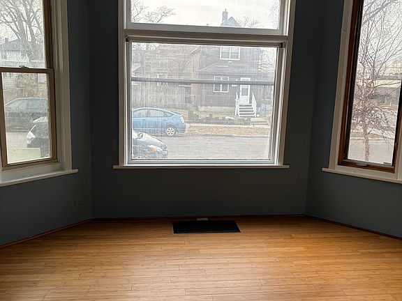 4th image of 634 Fairview Ave N #634