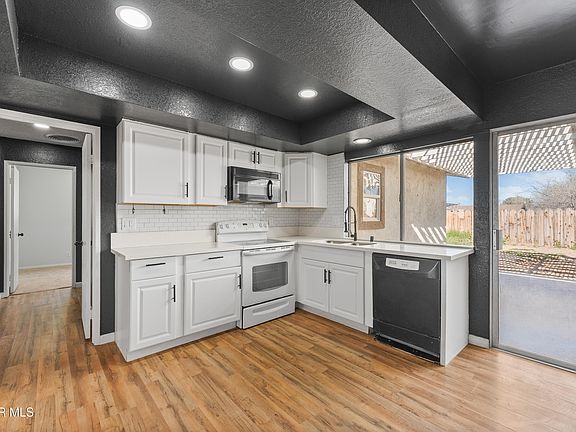 3rd image of 21449 Applewood Dr