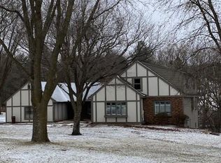 1031 Greenbriar Rd SW, Rochester, MN 55902