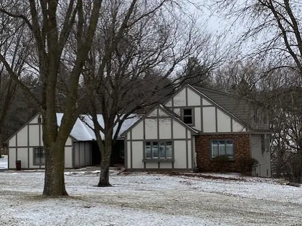 1031 Greenbriar Rd SW, Rochester, MN 55902