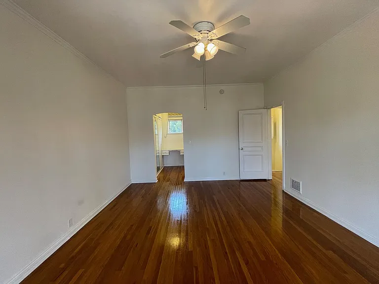10804 Lindbrook Dr — Photo 16
