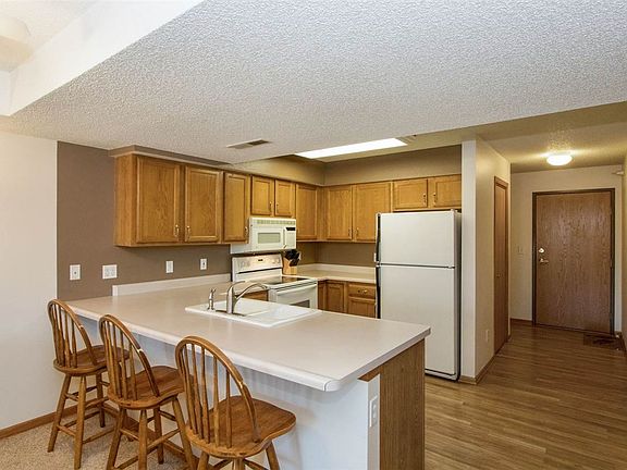 4th image of 410 W Side Dr