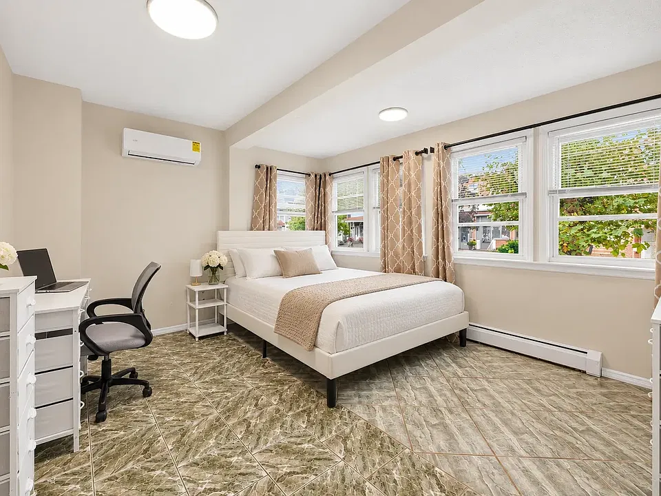 242 Franklin St #1