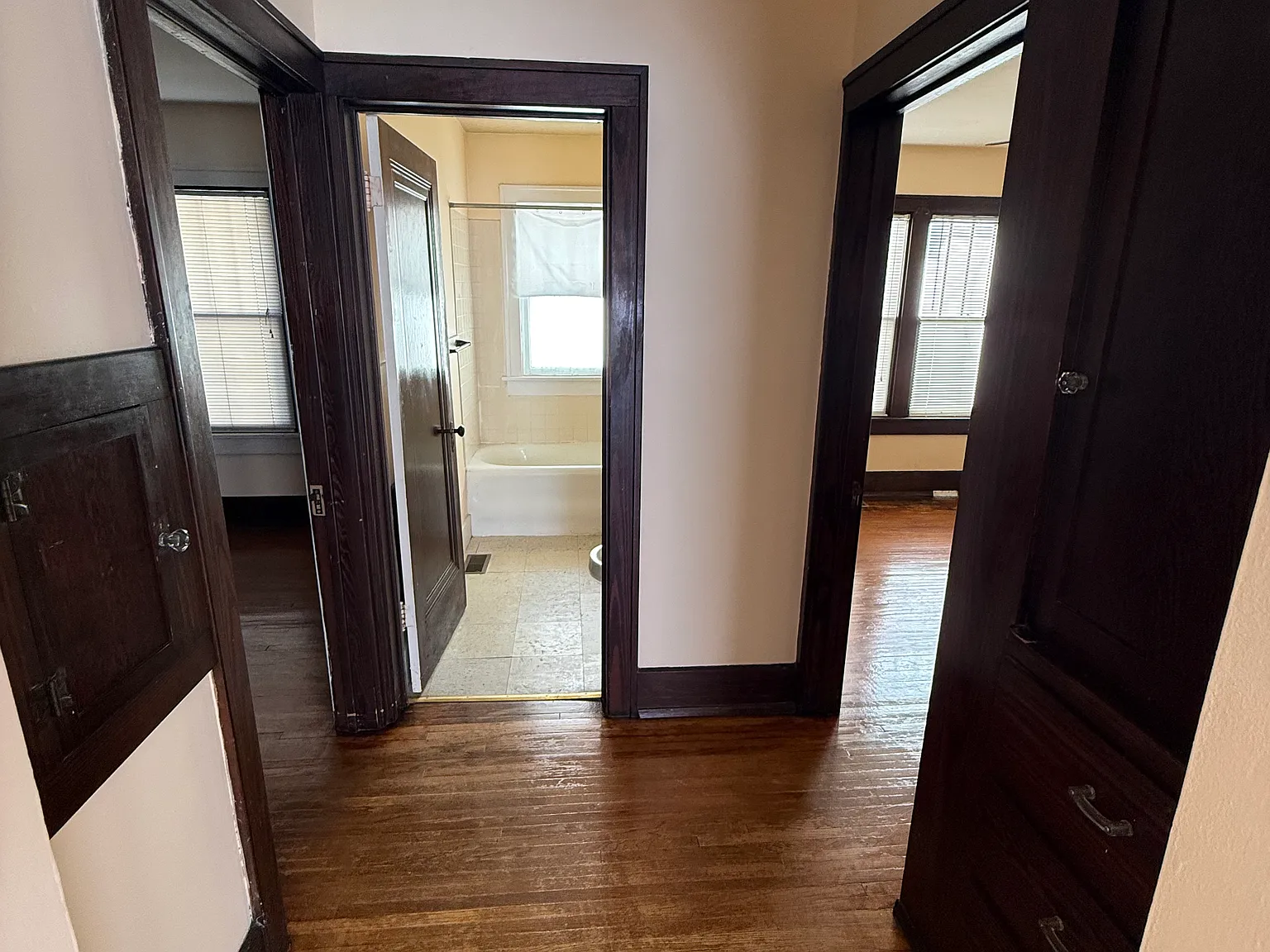 2 bed, 1050 sqft, $1,200 — Photo 4