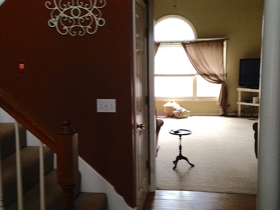 2nd image of 1112 White Oak Ln