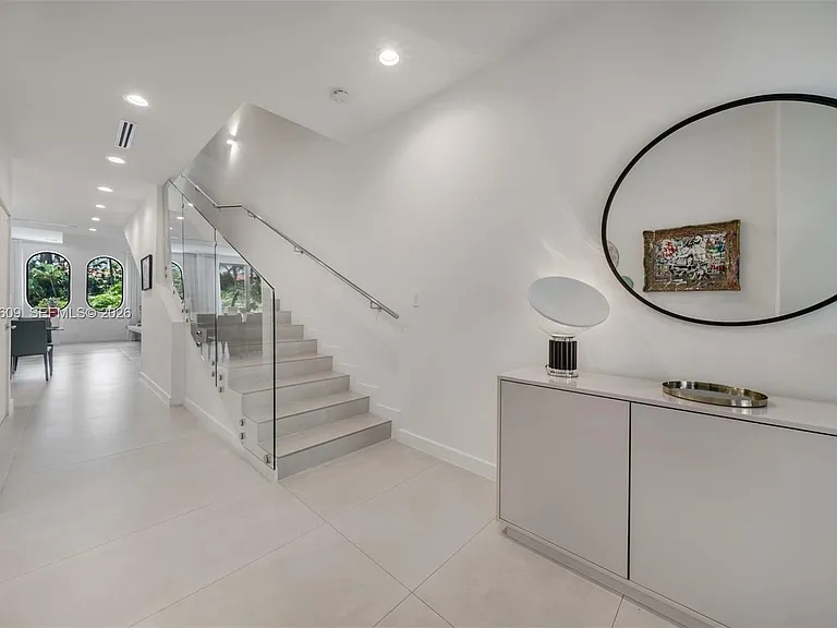 NE Quaybridge Ct — Photo 11