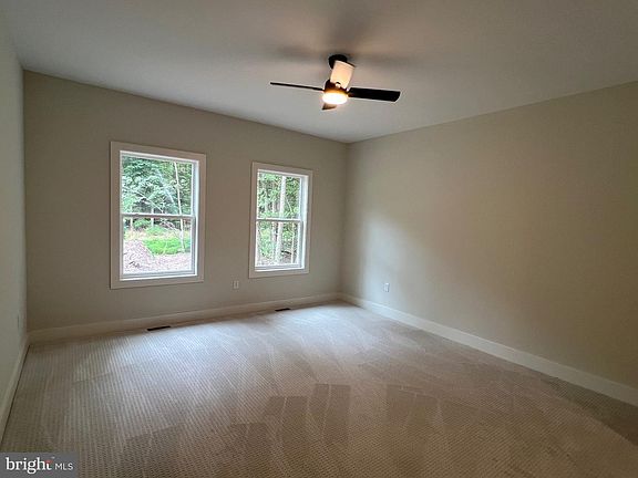 4th image of 175 Rose Way