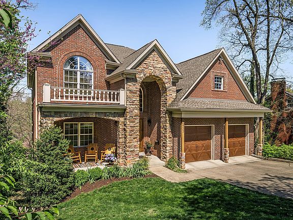 3rd image of 2433 Ashwood Dr