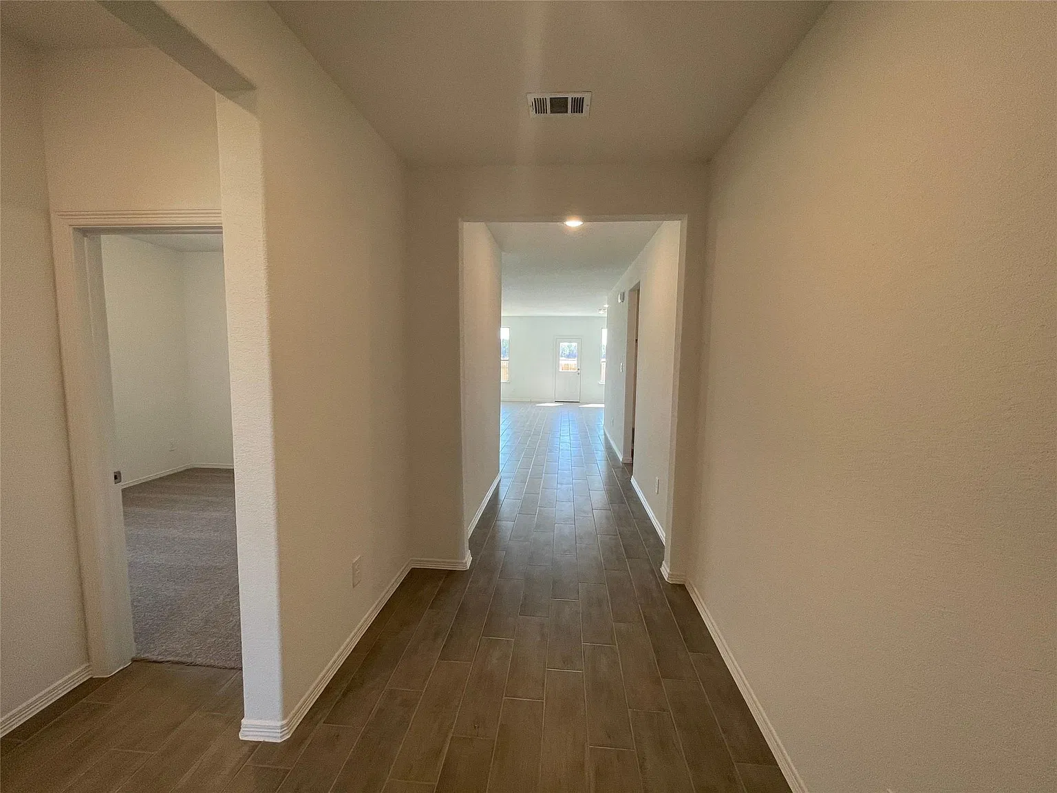 3 bed, 2.0 bath, 1637 sqft, $1,700 — Photo 4