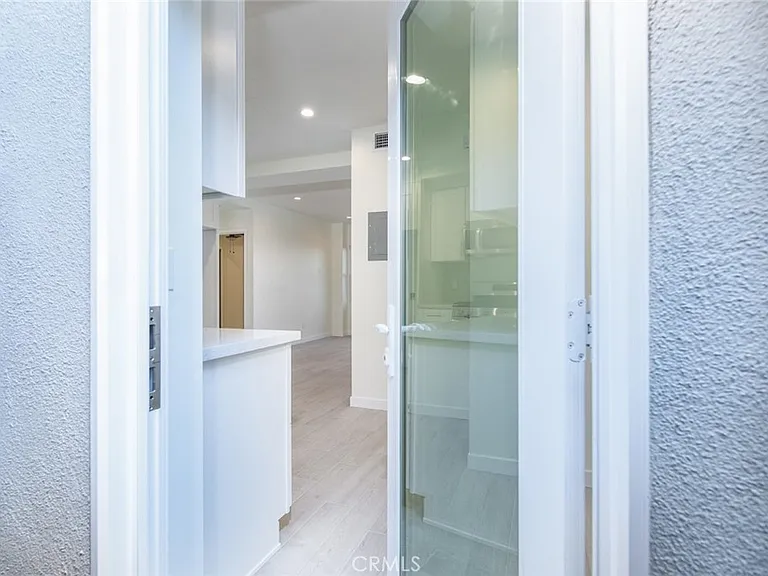 245 Beverly St #B — Photo 21