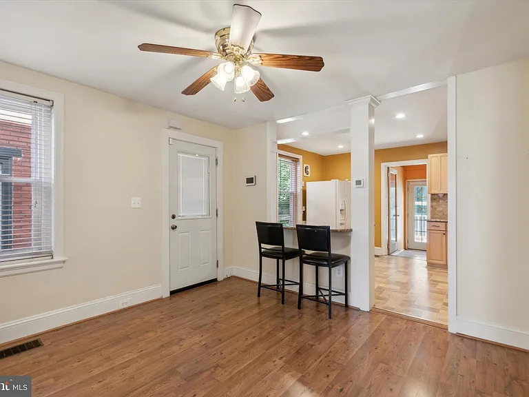 925 County Line Rd — Photo 2