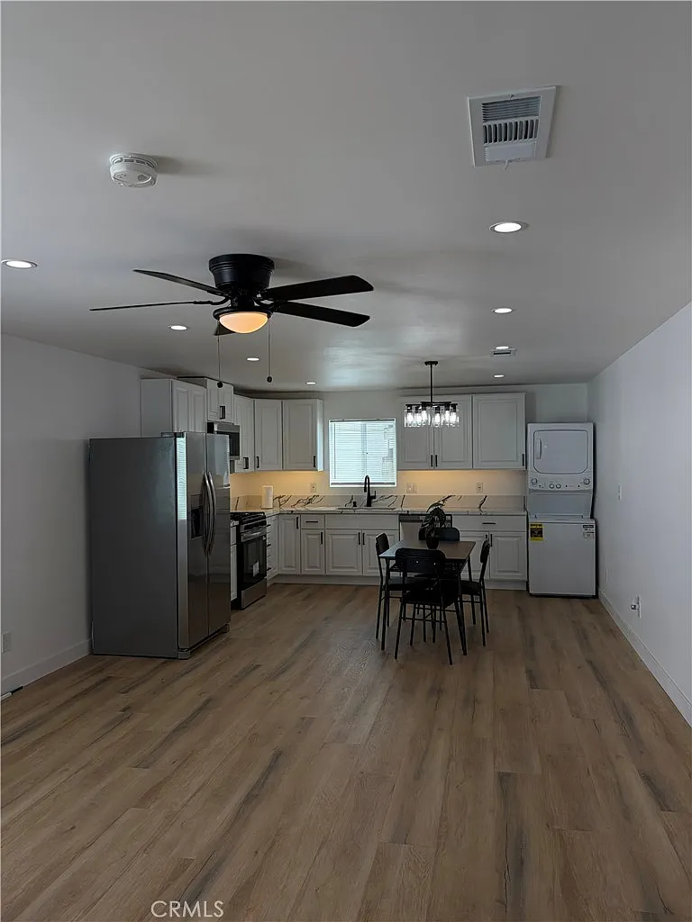 3 bed, 1194 sqft, $3,495 — Photo 4