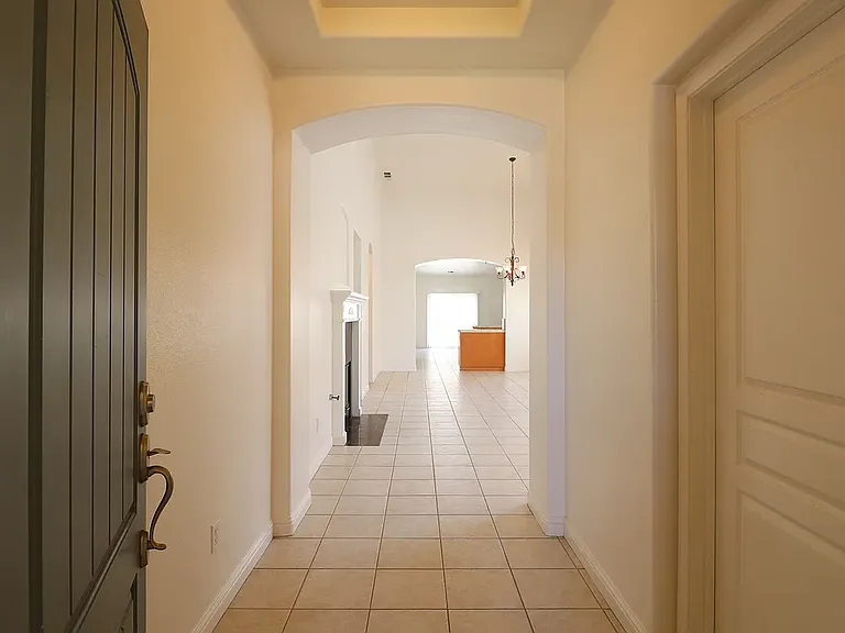 918 E Louisa Ter — Photo 2