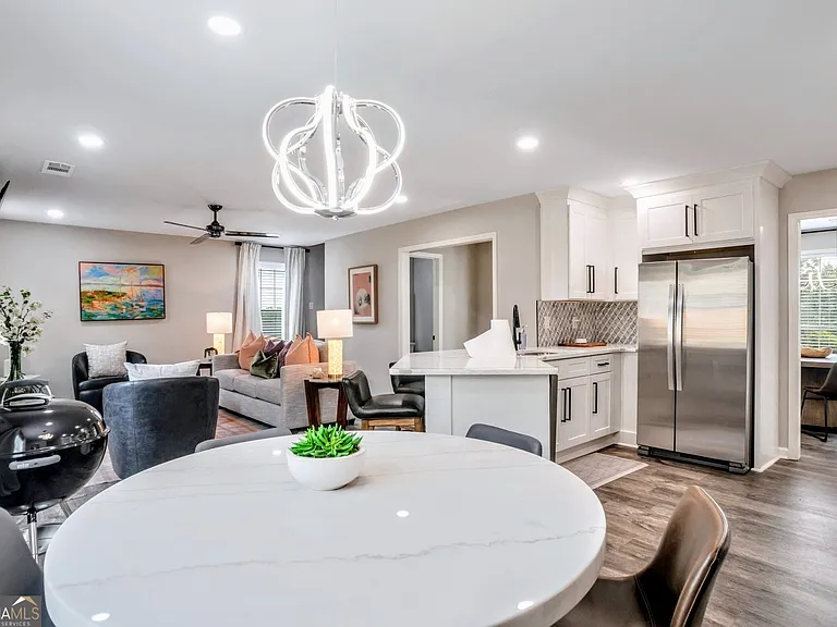 8008 Clearview Cir — Photo 12