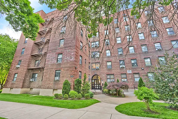 Sold by Chous Realty Group Inc | media 24