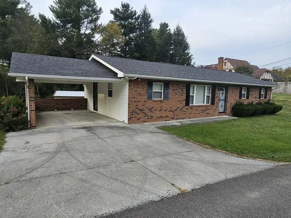 571 Maid St, Pounding Mill, VA 24637