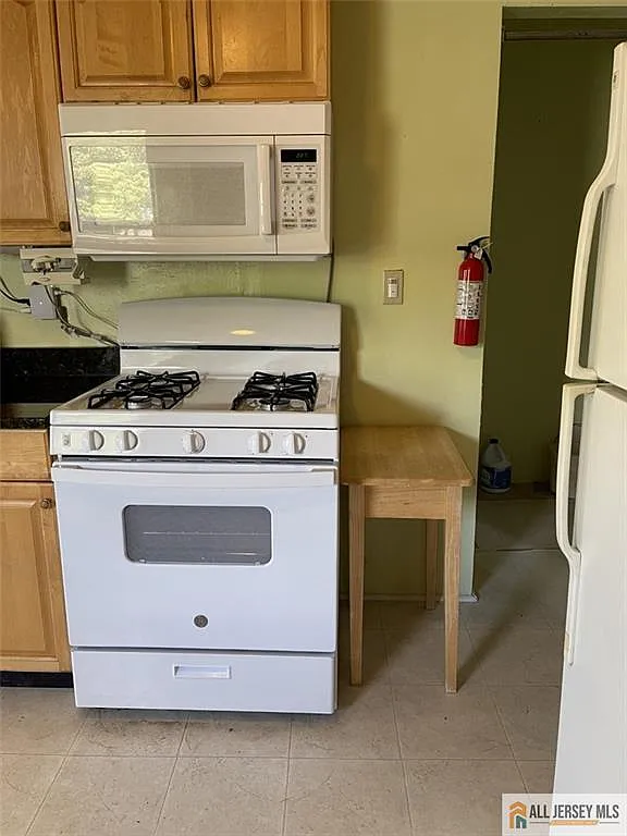 3 bed, 2.0 bath, $2,700 — Photo 4