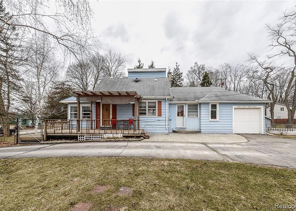 8589 Rushview Dr E, Pinckney, MI 48169 Zillow