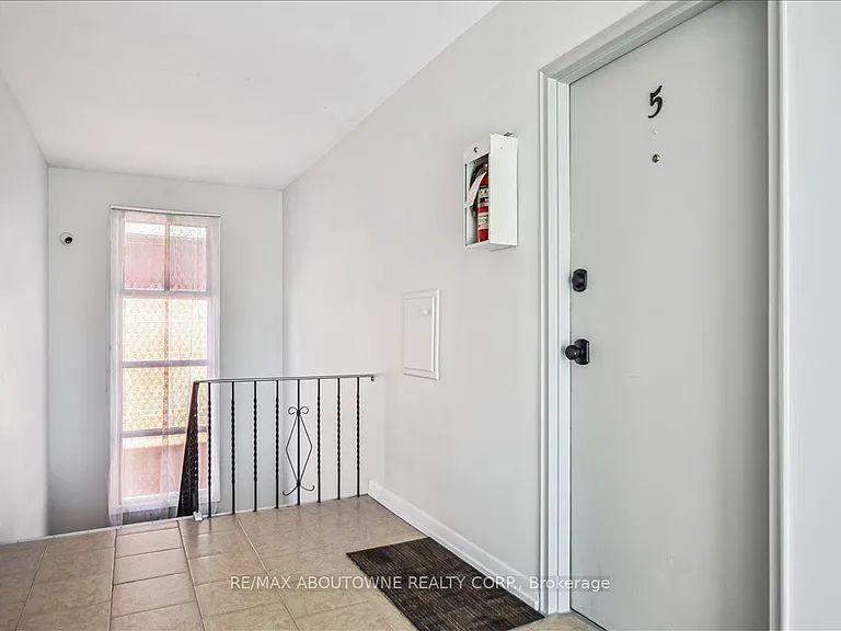 2 Wesley St #5 — Photo 4