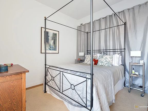 4th image of 27-28 Thompson Ave #610