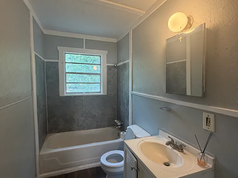 2618 Roosevelt Ave — Photo 8