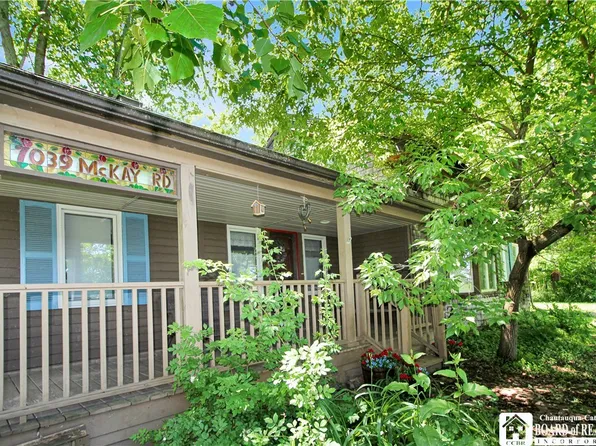 7039 McKay Rd, Mayville, NY 14757