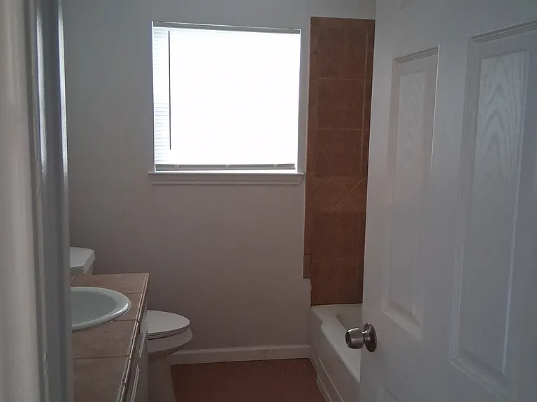 415 Andricks Dr — Photo 10