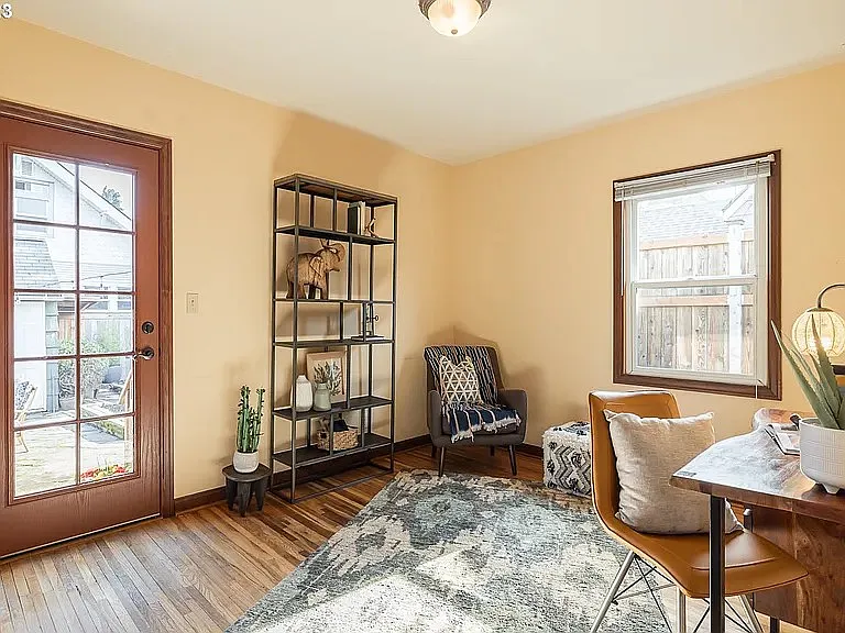 10 NE Buffalo St — Photo 3