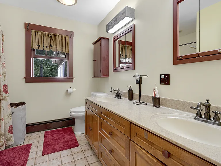 13 Andrew Ave — Photo 28