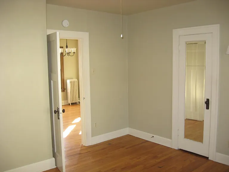 562 28th St #2 — Photo 2
