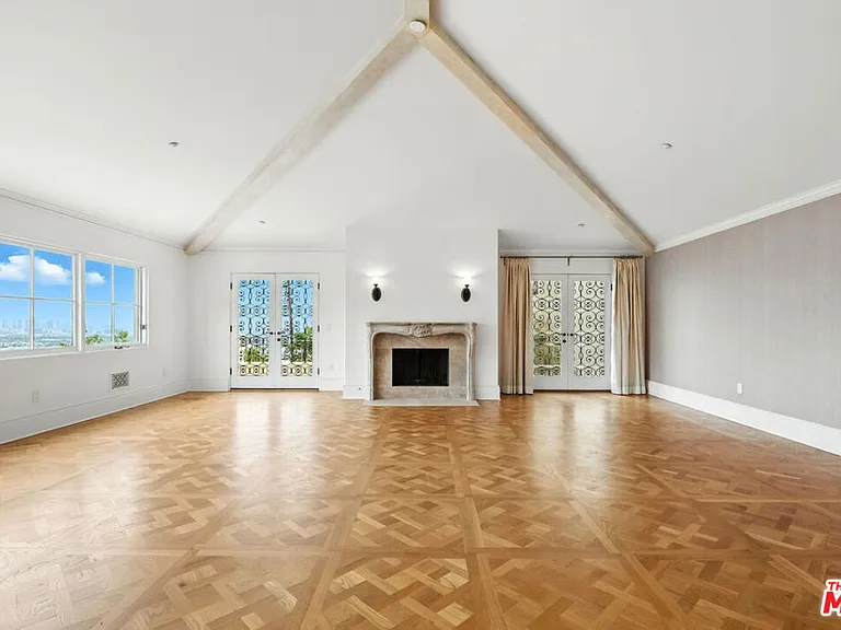 1675 N Woods Dr — Photo 11