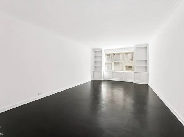 220 Madison Avenue image 1 of 11