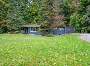 4282 Two Rod Rd, East Aurora, NY 14052