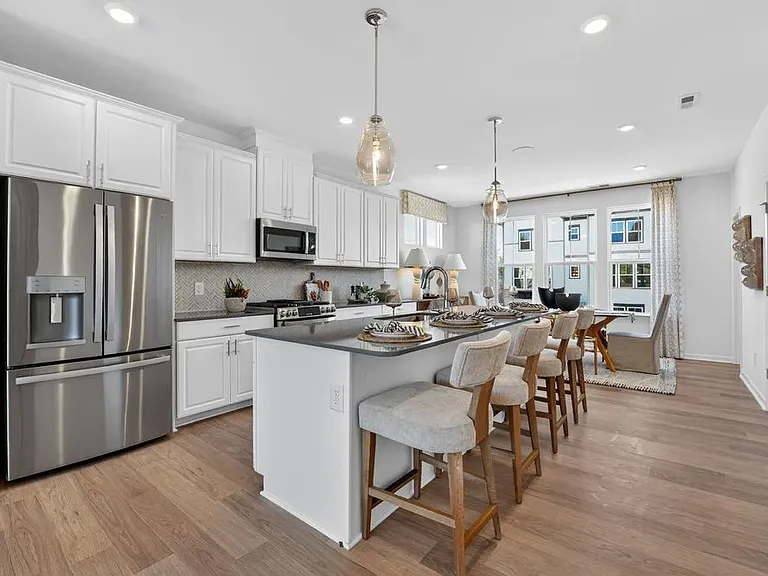 543 Silver Star Blvd — Photo 5