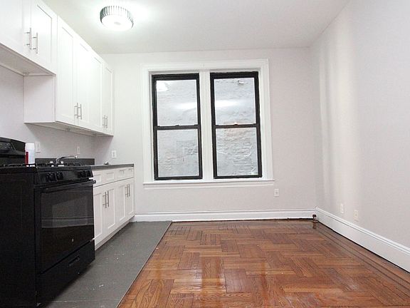 2nd image of 272 Grand St APT 8