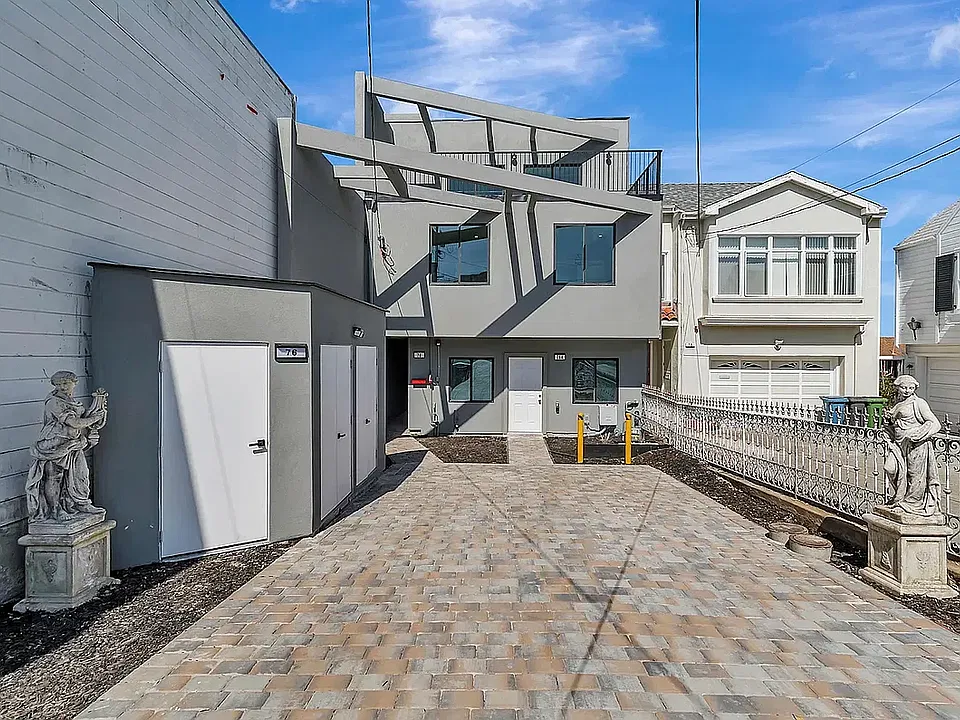 76 Miriam St