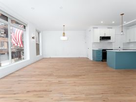 121 Division St, New York, NY