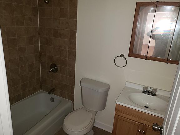 3rd image of 5851 N Winthrop Ave APT 403
