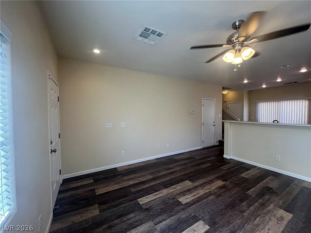 2 bed, 2.5 bath, 1165 sqft, $1,645 — Photo 2