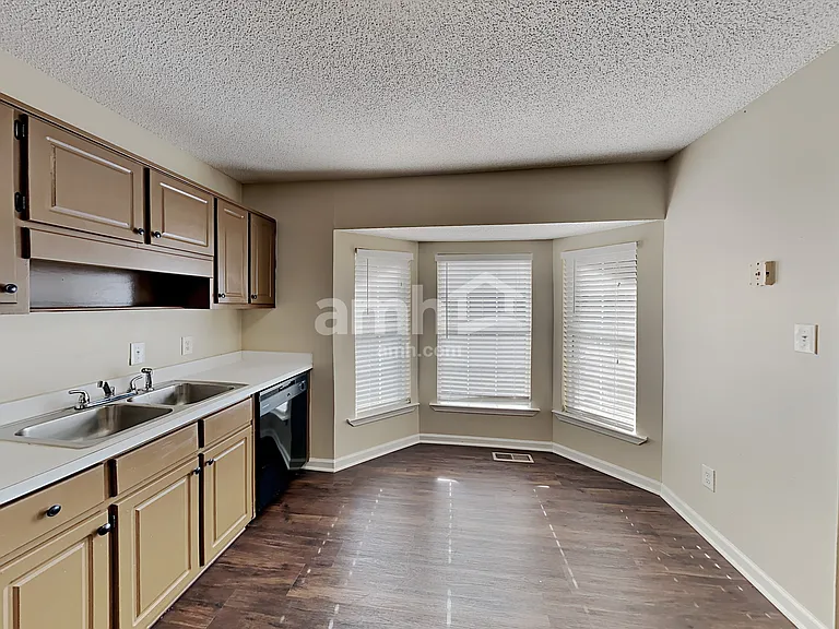 753 Country Lake Ct — Photo 4